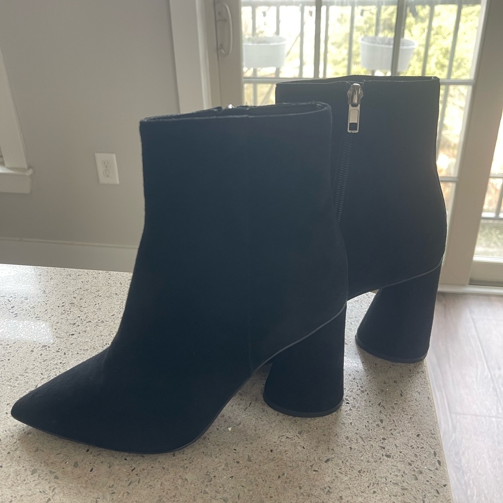 steve madden: size 8 black suede pointed toe heels! NEVER WORN